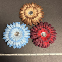 Load image into Gallery viewer, 3pk Daisy Flower Rhinestone Hairbow Clip
