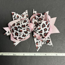 Load image into Gallery viewer, Exotic Print Hairbow Clip
