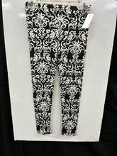 Load image into Gallery viewer, 90% Polyester 10% Spandex Damask Leggings (NEW)
