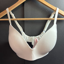 Load image into Gallery viewer, Jrs T-Shirt Lightly Lined Wireless Bra
