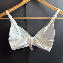 Load image into Gallery viewer, Jrs T-Shirt Lightly Lined Wireless Bra
