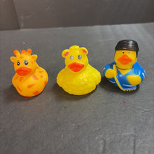 Load image into Gallery viewer, 3pk Bath Ducks
