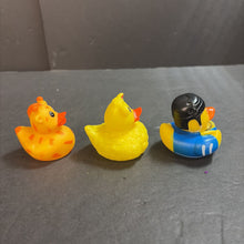 Load image into Gallery viewer, 3pk Bath Ducks
