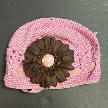 Load image into Gallery viewer, Girls Knit Flower Hat
