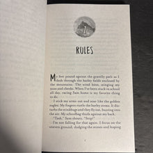 Load image into Gallery viewer, Running on the Roof of the World (Jess Butterworth) -chapter paperback
