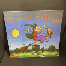 Load image into Gallery viewer, Room on the Broom (Julia Donaldson) (Axel Scheffler Cover) -paperback
