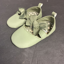 Load image into Gallery viewer, Girls Shoes
