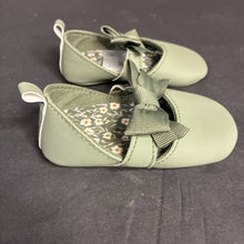 Load image into Gallery viewer, Girls Shoes
