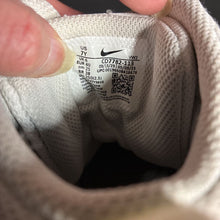 Load image into Gallery viewer, Boys Court Borough Mid 2 Sneakers

