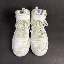 Load image into Gallery viewer, Boys Court Borough Mid 2 Sneakers
