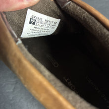 Load image into Gallery viewer, Boys Classic Break Chukka Boots
