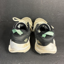 Load image into Gallery viewer, Mens Giannis Immortality 2 Sneakers
