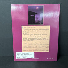 Load image into Gallery viewer, Sarah Morton's Day: A Day in the Life of a Pilgrim Girl (Kate Waters) (Notable Person - The Pilgrims) -educational paperback
