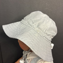 Load image into Gallery viewer, Boys Smiley Face Sun Hat (Maxnova)
