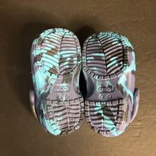 Load image into Gallery viewer, Boys Tie Dye Shoes
