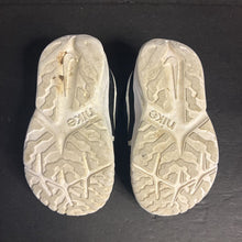 Load image into Gallery viewer, Boys Star Runner 4 Sneakers
