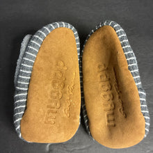 Load image into Gallery viewer, Girls Striped Slippers (Myggpp)
