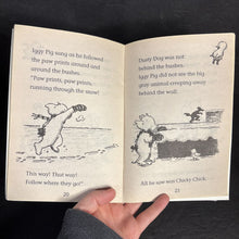 Load image into Gallery viewer, Iggy Pig's Snowball Fight! (Vivian French) (Scholastic) -reader paperback
