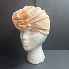 Load image into Gallery viewer, Girls Infant Flower Hat
