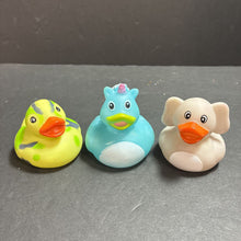 Load image into Gallery viewer, 3pk Bath Ducks
