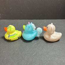 Load image into Gallery viewer, 3pk Bath Ducks

