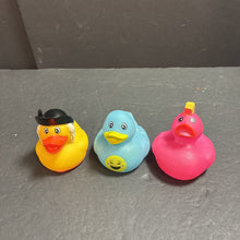 Load image into Gallery viewer, 3pk Bath Ducks
