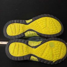 Load image into Gallery viewer, boys shoes
