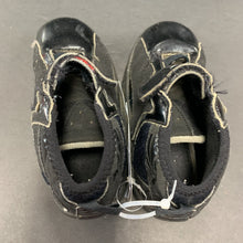 Load image into Gallery viewer, boys shoes
