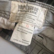 Load image into Gallery viewer, striped cargo shorts
