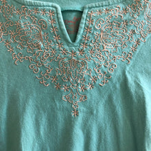 Load image into Gallery viewer, Scrunch bottom t-shirt
