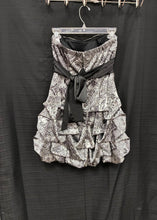 Load image into Gallery viewer, Formal flowers dress w/bow
