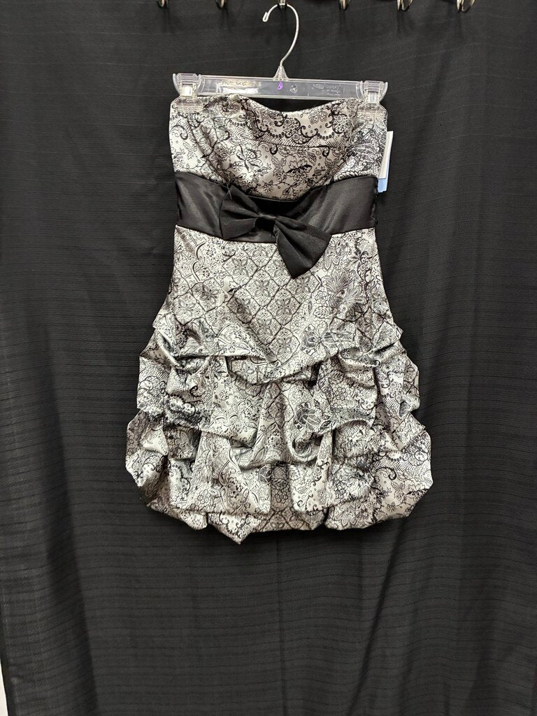 Formal flowers dress w/bow