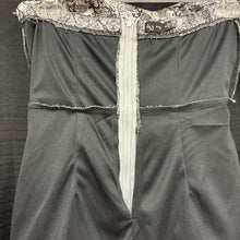 Load image into Gallery viewer, Formal flowers dress w/bow
