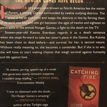 Load image into Gallery viewer, The Hunger Games (Suzanne Collins) -series
