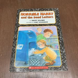 Horrible Harry and the Dead Letters (Suzy Kline) -series paperback