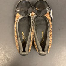Load image into Gallery viewer, girl cheetah shoe
