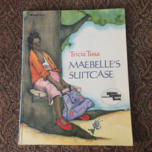 Load image into Gallery viewer, Maebelle's suitcase (Tricia Tusa) -paperback
