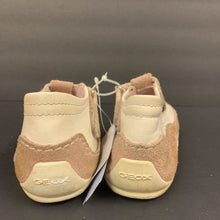 Load image into Gallery viewer, Girl shoes
