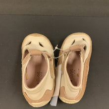Load image into Gallery viewer, Girl shoes
