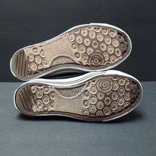 Load image into Gallery viewer, Boy High Top Sneakers
