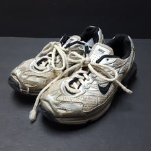 Load image into Gallery viewer, Boy sneakers

