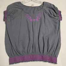 Load image into Gallery viewer, embroidered flower top
