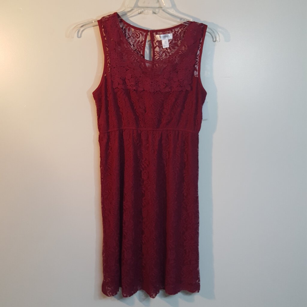 sleeveless lace dress