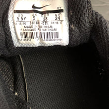 Load image into Gallery viewer, Boy Sneakers
