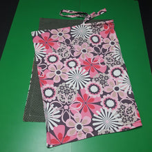 Load image into Gallery viewer, Flower Nursing Cover
