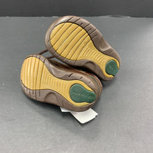 Load image into Gallery viewer, boys shoes
