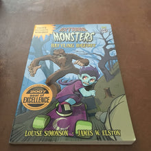 Load image into Gallery viewer, Battling Bigfoot (Extreme Monsters) (Louise Simonson) -series
