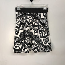 Load image into Gallery viewer, skirt
