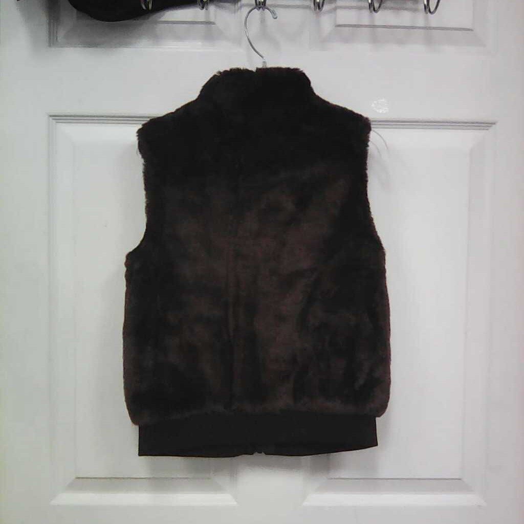 Furry zip vest