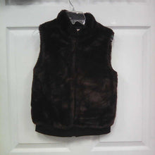 Load image into Gallery viewer, Furry zip vest
